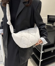 ナイロン素材クロスボディバッグ