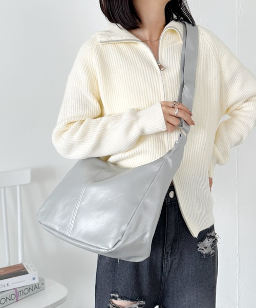 CLEA(クレア)の「ワイドベルトフェイクレザーショルダーバッグ(ショルダーバッグ・レディース・ホワイト/シルバー/ブラック/ピンクベージュ・FREE)」の22枚目の写真