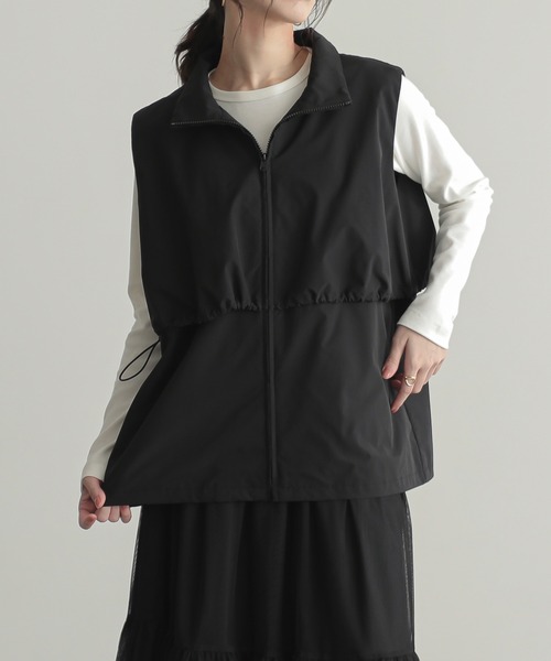 for/c（フォーシー）の「撥水タフタベスト【サスティナブル】（ブルゾン・レディース・アイボリー/ブラック・M/L）」の2枚目の写真