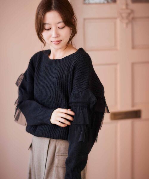 le.coeur blanc(ルクールブラン)の「チュール使いボリュームニットプルオーバー(ニット/セーター・レディース・ブラック/グレイッシュベージュ/グレー・38)」の9枚目の写真
