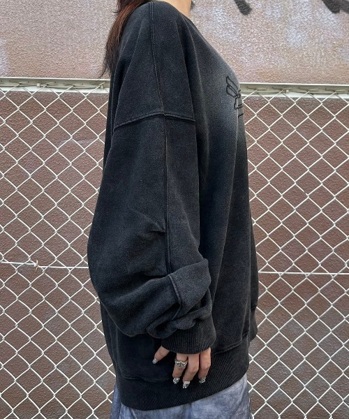 XU（エックスユー）の「ストリートファッション XU エックスユー washed design sweatshirt ウォッシュドデザインスウェットシャツ 刺しゅうロゴスウェット トレーナー 長袖スウェットシャツ オーバーサイズ 韓国ストリート ストリートファッション グランジ（スウェット・メンズ・チャコール/ネイビー・ONE SIZE）」の11枚目の写真