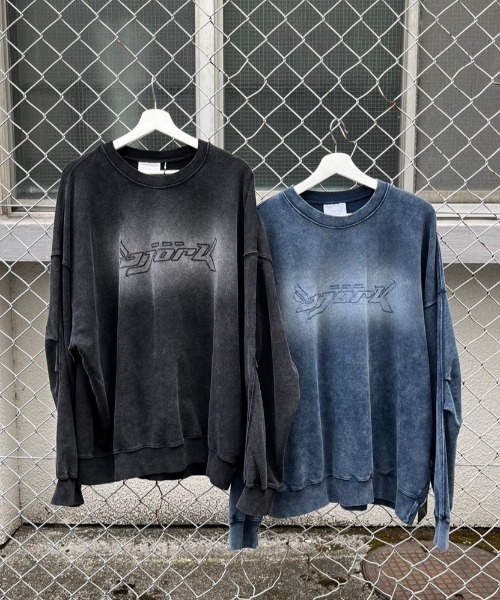 XU（エックスユー）の「ストリートファッション XU エックスユー washed design sweatshirt ウォッシュドデザインスウェットシャツ 刺しゅうロゴスウェット トレーナー 長袖スウェットシャツ オーバーサイズ 韓国ストリート ストリートファッション グランジ（スウェット・メンズ・チャコール/ネイビー・ONE SIZE）」の15枚目の写真