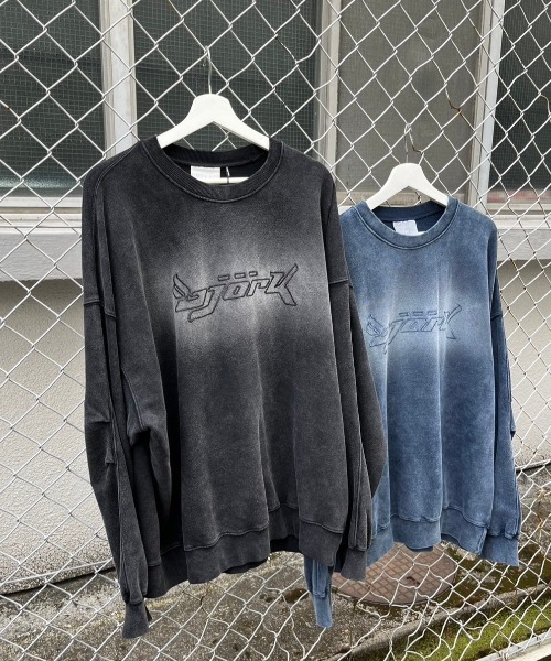 XU（エックスユー）の「ストリートファッション XU エックスユー washed design sweatshirt ウォッシュドデザインスウェットシャツ 刺しゅうロゴスウェット トレーナー 長袖スウェットシャツ オーバーサイズ 韓国ストリート ストリートファッション グランジ（スウェット・メンズ・チャコール/ネイビー・ONE SIZE）」の14枚目の写真