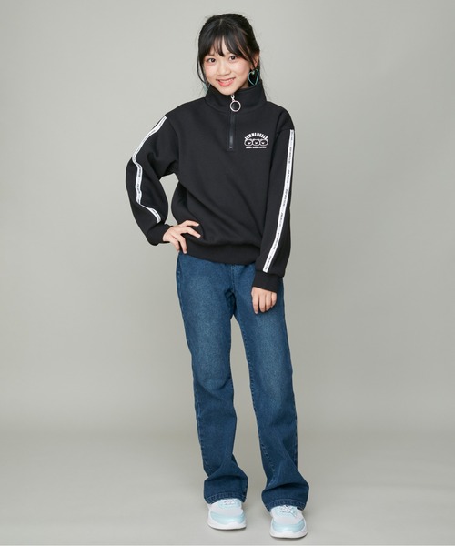 JENNI belle（ジェニィベル）の「【WEB限定】【あったか】裏起毛袖ラインハーフZIPトレーナー（スウェット・キッズ・ブラウン/ブラック/サックスブルー・130cm/140cm/150cm/120cm）」の4枚目の写真