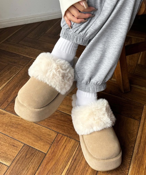 shopnikoniko（ショップニコニコ）の「フェイクムートン ボリュームソール 厚底サボサンダル（スリッポン・レディース・ブラック/ブラウン/ベージュ・S/M/L/LL）」の3枚目の写真