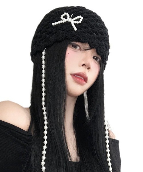 Vipoa(ヴィポア)の「ビーズリボンデザインニットキャップ(ニットキャップ/ビーニー・レディース・レッド/ブラック・FREE)」の2枚目の写真