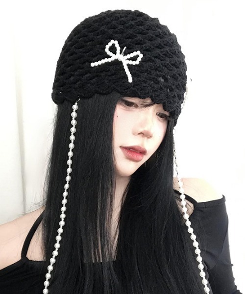 Vipoa(ヴィポア)の「ビーズリボンデザインニットキャップ(ニットキャップ/ビーニー・レディース・レッド/ブラック・FREE)」の4枚目の写真