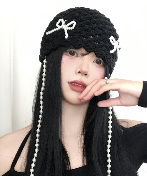 Vipoa(ヴィポア)の「ビーズリボンデザインニットキャップ(ニットキャップ/ビーニー・レディース・レッド/ブラック・FREE)」の5枚目の写真