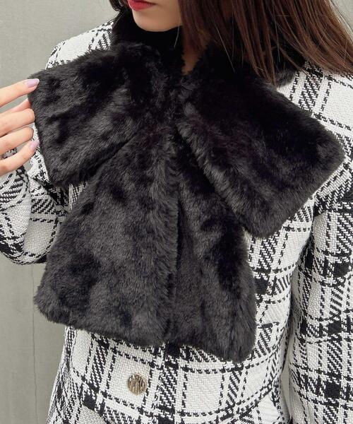 INGNI(イング)の「エコファーリボンティペット(マフラー・レディース・グレー系その他/ブラック/オフホワイト・ONE SIZE)」の3枚目の写真