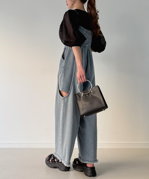 JUNOAH（ジュノア）の「レイヤードデザインデニムオールインワン（つなぎ/オールインワン・レディース・ライトブルー/ブラック/ネイビー・X-LARGE/LARGE/MEDIUM）」の8枚目の写真