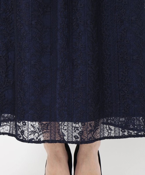 STRAWBERRY-FIELDS(ストロベリーフィールズ)の「レイヤーストライプレースワンピース(ワンピース・レディース・ネイビー/グレー・2)」の6枚目の写真