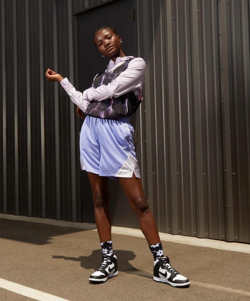 NIKE（ナイキ）の「ナイキ ダンク HIGH ウィメンズシューズ / Nike Dunk High Women's Shoes DD1869-103 White（スニーカー・レディース・ホワイト系その他2・22/22.5/23/23.5/24/24.5/25/25.5/26/26.5/27/27.5/28/28.5/29）」の3枚目の写真