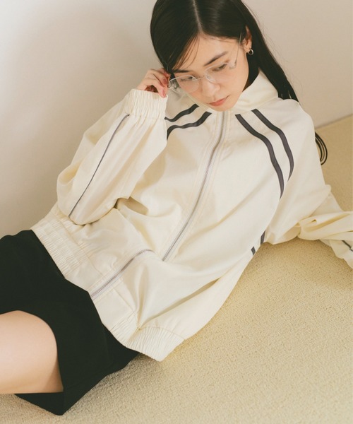 VANNIE U（ヴァニーユー）の「ダブルラインオーバールーズトラックジャケット（ブルゾン・レディース・ブラック/アイボリー・FREE）」の11枚目の写真