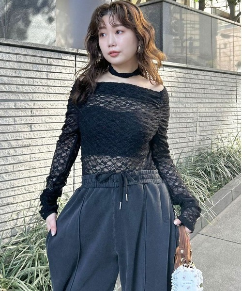LILY BROWN ドレープオフショルレーストップス セール】ドレープオフショルレーストップス（その他トップス