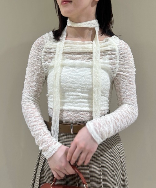 LILY BROWN（リリーブラウン）の「ドレープオフショルレーストップス