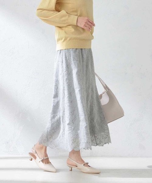 a.v.v（アーヴェヴェ）の「バックストラップパンプス（パンプス・レディース・アイボリー/ブラック・23.5/24.5/22.5）」の6枚目の写真
