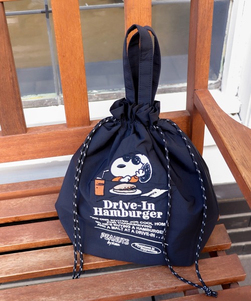 Three Four Time（ｽﾘｰﾌｫｰﾀｲﾑ）の「【PEANUTS】保冷巾着トート（エコバッグ/サブバッグ・レディース・アイボリー/ブラック・FREE）」の2枚目の写真