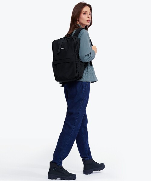 AIGLE(エーグル)の「撥水 タウンユースバックパック(バックパック/リュック・レディース・モスグリーン/ブラック・FREE)」の3枚目の写真