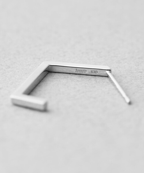 Jouete（ジュエッテ）の「[サスペンダー] K10WG ピアス ポリゴン（ピアス（片耳用）・レディース・ホワイトゴールド・FREE）」の2枚目の写真