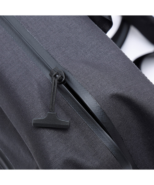CHROME（クローム）の「［ CHROME / クローム ］KADET MAX WP BK_BLACK / カデット マックス ウォータープルーフ ブラック 完全防水 17L スリング バッグ ボディバッグ 14'PC収納 両肩対応（ボディバッグ/ウエストポーチ・メンズ・ブラック・FREE）」の7枚目の写真