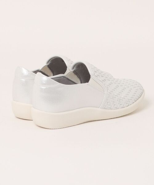 UnReef(アンリーフ)の「メッシュスリッポンスニーカー(スニーカー・レディース・シルバー/ホワイト・22.5cm/23.0cm/23.5cm/24.0cm/24.5cm)」の3枚目の写真