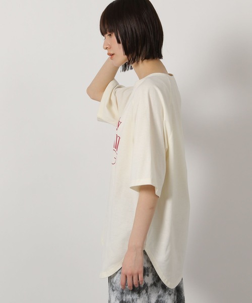 LAKOLE（ラコレ）の「ラウンドロゴプリントT / 450065（Tシャツ/カットソー・レディース・チャコールグレー/オフホワイト/ブルー/イエロー・FREE）」の6枚目の写真