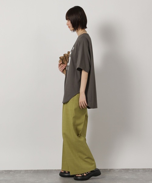 LAKOLE（ラコレ）の「ラウンドロゴプリントT / 450065（Tシャツ/カットソー・レディース・チャコールグレー/オフホワイト/ブルー/イエロー・FREE）」の9枚目の写真