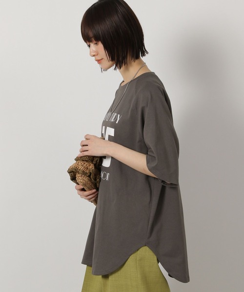 LAKOLE（ラコレ）の「ラウンドロゴプリントT / 450065（Tシャツ/カットソー・レディース・チャコールグレー/オフホワイト/ブルー/イエロー・FREE）」の11枚目の写真