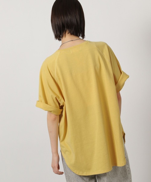 LAKOLE（ラコレ）の「ラウンドロゴプリントT / 450065（Tシャツ/カットソー・レディース・チャコールグレー/オフホワイト/ブルー/イエロー・FREE）」の22枚目の写真