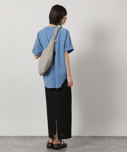 LAKOLE（ラコレ）の「ラウンドロゴプリントT / 450065（Tシャツ/カットソー・レディース・チャコールグレー/オフホワイト/ブルー/イエロー・FREE）」の15枚目の写真