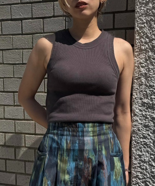 NOMINE(ノミネ)の「カップイン テレコ タンクトップ(タンクトップ・レディース・ホワイト/チャコールグレー/ブラック/ブラウン・フリー)」の21枚目の写真