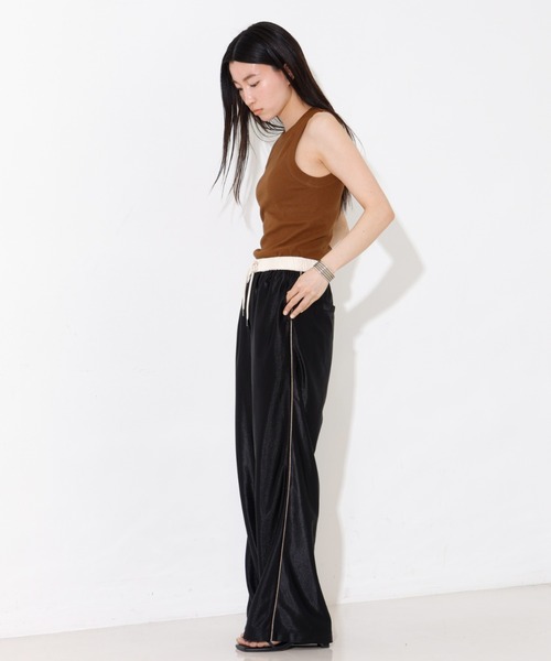 NOMINE(ノミネ)の「カップイン テレコ タンクトップ(タンクトップ・レディース・ホワイト/チャコールグレー/ブラック/ブラウン・フリー)」の19枚目の写真