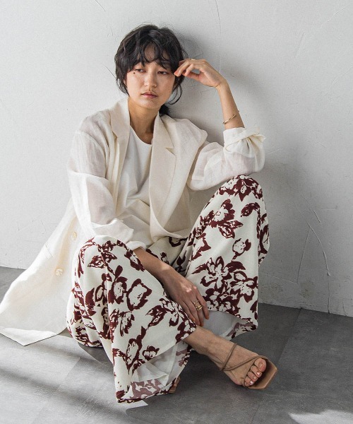 MAYSON GREY(メイソングレイ)の「フラワープリントリラックスタックワイドパンツ(その他パンツ・レディース・ブラック系その他/ホワイト系その他・M)」の6枚目の写真