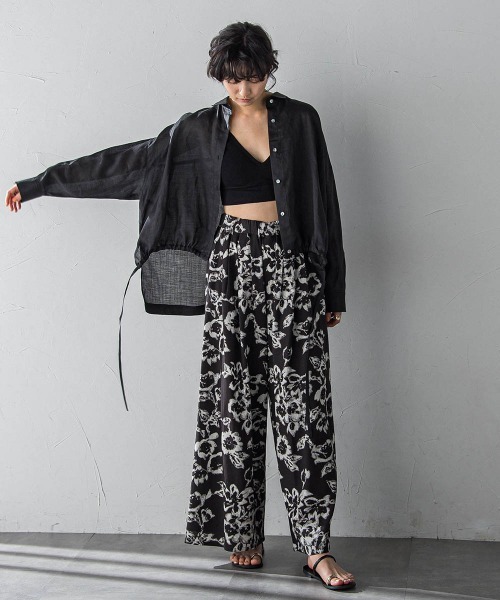 MAYSON GREY(メイソングレイ)の「フラワープリントリラックスタックワイドパンツ(その他パンツ・レディース・ブラック系その他/ホワイト系その他・M)」の18枚目の写真