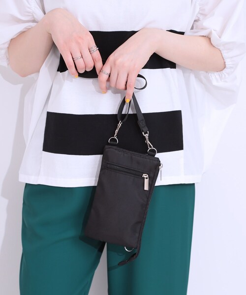 SHOO・LA・RUE（シューラルー）の「【撥水】2層ミニショルダーバッグ（ショルダーバッグ・レディース・ブラック/ダークグレー/ライトパープル・00）」の6枚目の写真