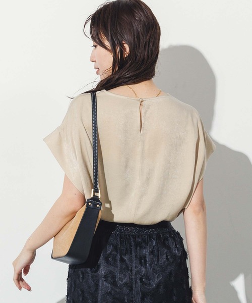 Gready Brilliant（グレディブリリアン）の「ライトサテンロゴフレンチブラウス（シャツ/ブラウス・レディース・ベージュ/アイボリー・FREE）」の17枚目の写真