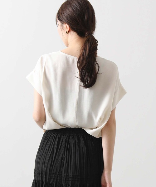Gready Brilliant（グレディブリリアン）の「ライトサテンロゴフレンチブラウス（シャツ/ブラウス・レディース・ベージュ/アイボリー・FREE）」の9枚目の写真