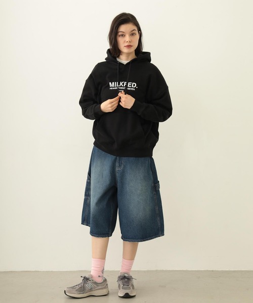 MILKFED.（ミルクフェド）の「STENCIL LOGO WIDE SWEAT HOODIE（パーカー・レディース・オフホワイト/ブラック/オリーブ・M/L）」の4枚目の写真