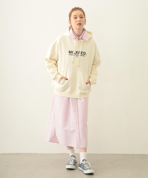 MILKFED.（ミルクフェド）の「STENCIL LOGO WIDE SWEAT HOODIE（パーカー・レディース・オフホワイト/ブラック/オリーブ・M/L）」の12枚目の写真