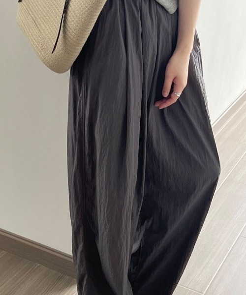 Forcement(フォースメント)の「ラフ加工ウエストゴムドレープワイドパンツ(その他パンツ・レディース・チャコールグレー/ブラック/アイボリー/ダークグレー・FREE)」の12枚目の写真
