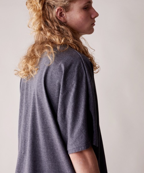 rehacer(レアセル)の「rehacer : Dolman Drape CS / ドルマンドレープ カットソー(Tシャツ/カットソー・メンズ・チャコールグレー/グレイッシュベージュ/スミクロ・SMALL/MEDIUM/LARGE/X-LARGE)」の5枚目の写真