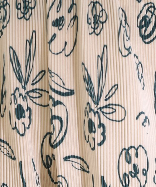 SHOO・LA・RUE（シューラルー）の「さらさら楽ちん プリーツ ワイドパンツ（その他パンツ・レディース・レッド系/グリーン系その他4/チャコールグレー/ベージュ系6/ブラック/ブラック系6・04/03/02/01）」の22枚目の写真