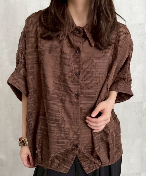 ap retro（アプレトロ）の「ジャガードフラワーブラウス / シアーシャツ《動画あり》（シャツ/ブラウス・レディース・ブラック/ホワイト/ライトブルー/ボルドー/ブラウン・FREE）」の6枚目の写真