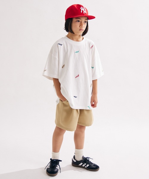 PAIRMANON STREET（ペアマノンストリート）の「【PAIRMANON STREET】総柄 刺繍 ロゴ オーバーサイズ Tシャツ（Tシャツ/カットソー・キッズ・ホワイト/ネイビー/ブラック・100/140/90/160/150/120/110/130）」の7枚目の写真