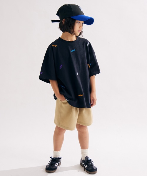 PAIRMANON STREET（ペアマノンストリート）の「【PAIRMANON STREET】総柄 刺繍 ロゴ オーバーサイズ Tシャツ（Tシャツ/カットソー・キッズ・ホワイト/ネイビー/ブラック・100/140/90/160/150/120/110/130）」の14枚目の写真