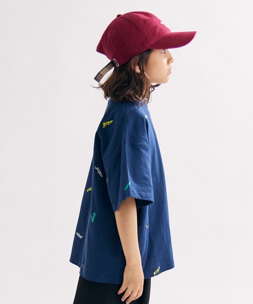 PAIRMANON STREET（ペアマノンストリート）の「【PAIRMANON STREET】総柄 刺繍 ロゴ オーバーサイズ Tシャツ（Tシャツ/カットソー・キッズ・ホワイト/ネイビー/ブラック・100/140/90/160/150/120/110/130）」の19枚目の写真