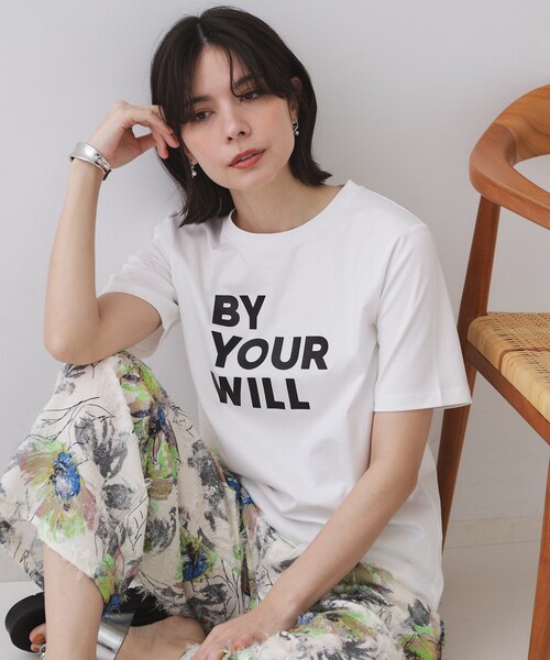 OPAQUE.CLIP(オペークドットクリップ)の「◆ロゴプリントTシャツ【洗濯機洗い可】(Tシャツ/カットソー・レディース・ホワイト/チャコールグレー/ライトベージュ・38/40/42)」の2枚目の写真