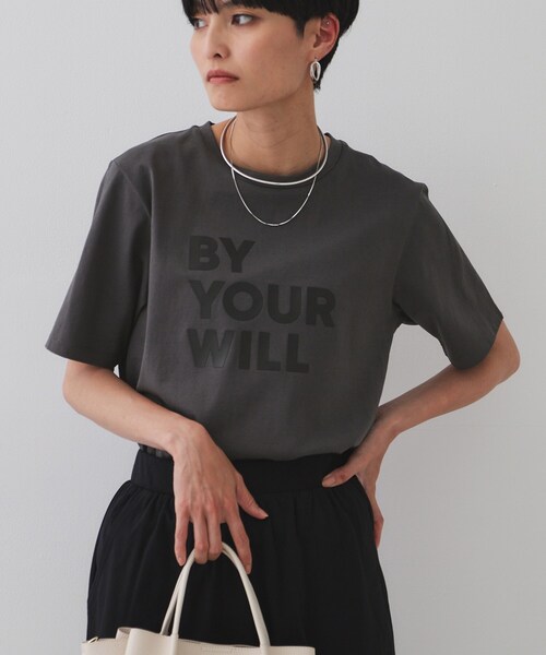 OPAQUE.CLIP(オペークドットクリップ)の「◆ロゴプリントTシャツ【洗濯機洗い可】(Tシャツ/カットソー・レディース・ホワイト/チャコールグレー/ライトベージュ・38/40/42)」の1枚目の写真