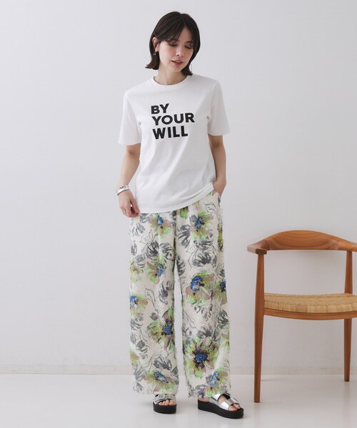 OPAQUE.CLIP(オペークドットクリップ)の「◆ロゴプリントTシャツ【洗濯機洗い可】(Tシャツ/カットソー・レディース・ホワイト/チャコールグレー/ライトベージュ・38/40/42)」の5枚目の写真