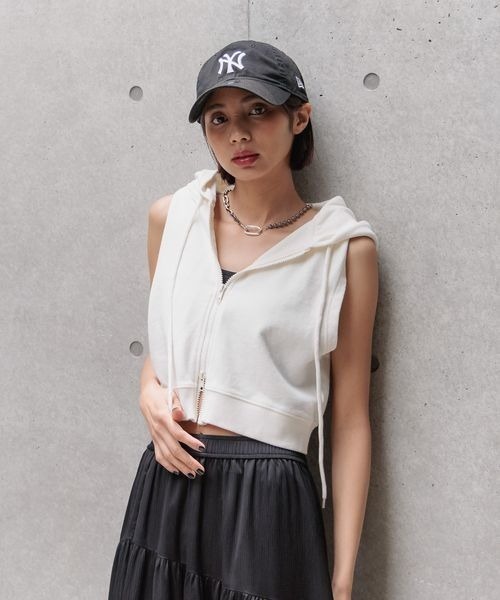 PAGEBOY（ページボーイ）の「ノースリーブショートZIPパーカー（パーカー・レディース・オフホワイト/グレー/チャコールグレー・FREE）」の9枚目の写真